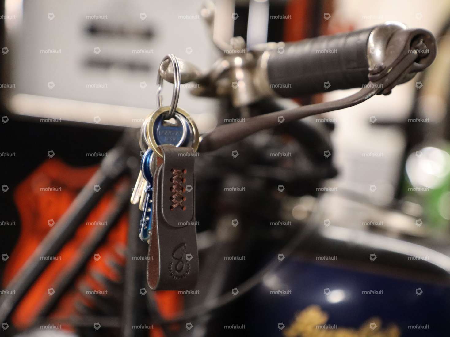 Siggnature key fob leather brown Carousel Image 3